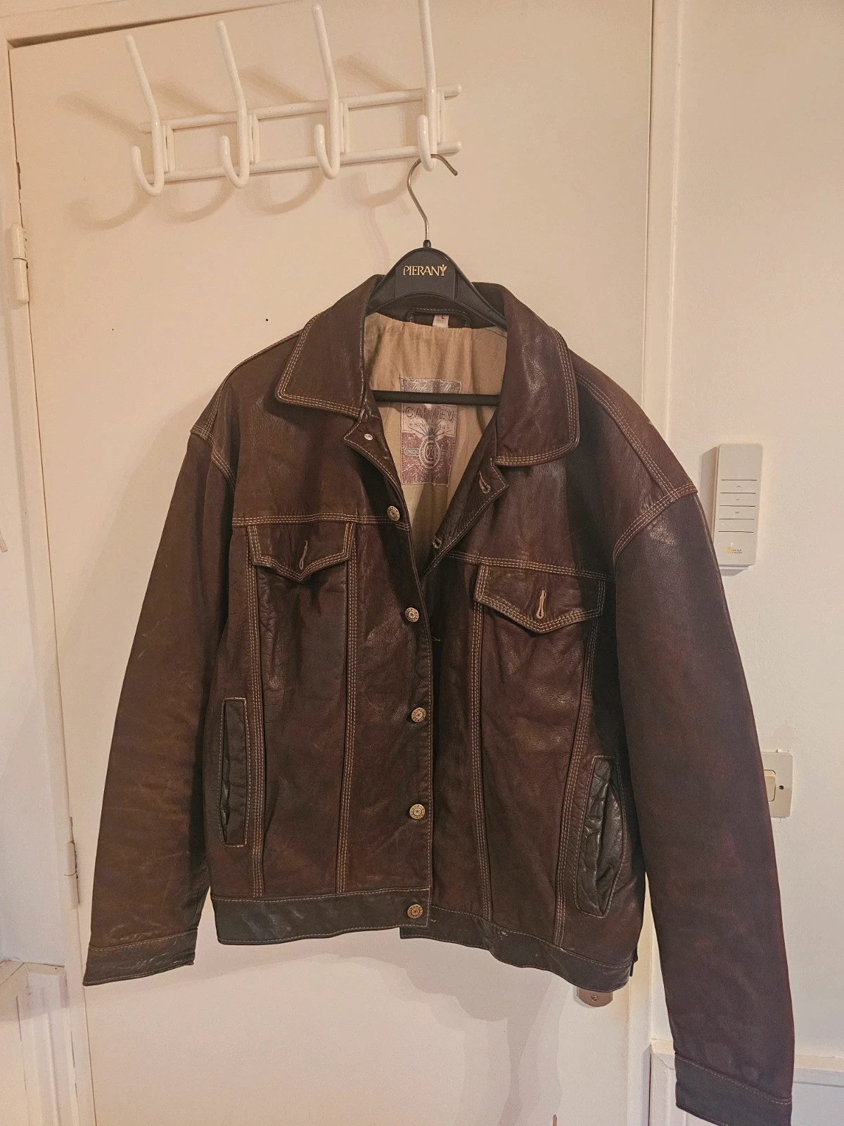 Veste cuir Camaïeu Taille L vintage
Très belle patine 3