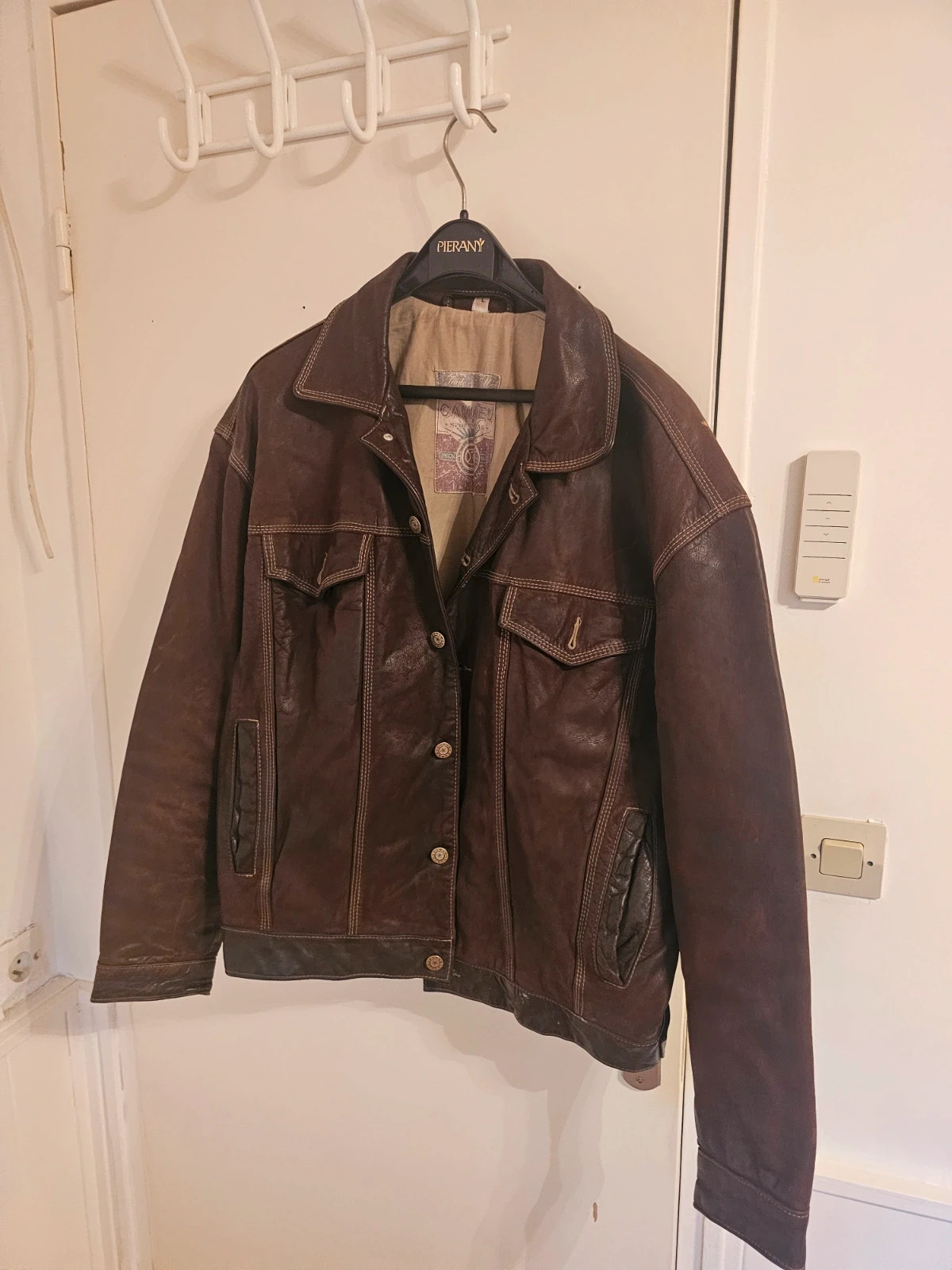 Veste cuir Camaïeu Taille L vintage
Très belle patine 1