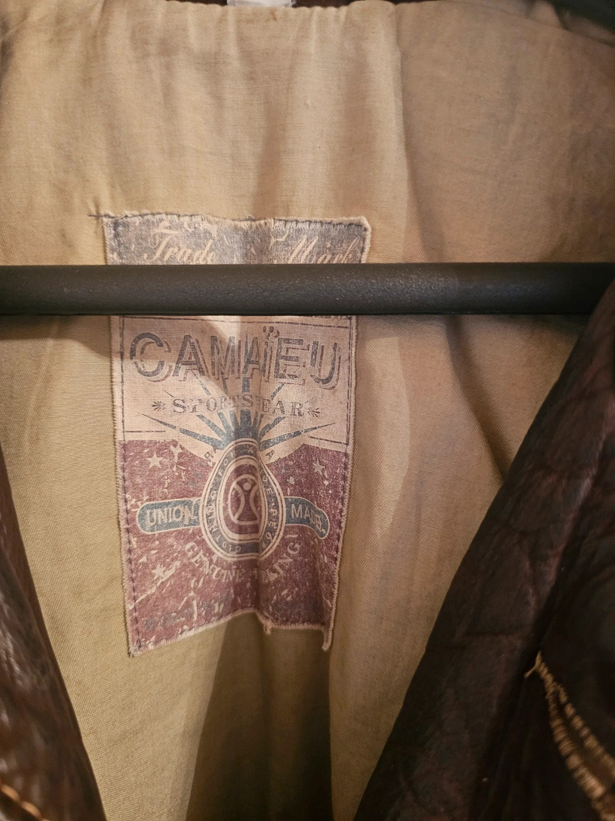 Veste cuir Camaïeu Taille L vintage
Très belle patine 4