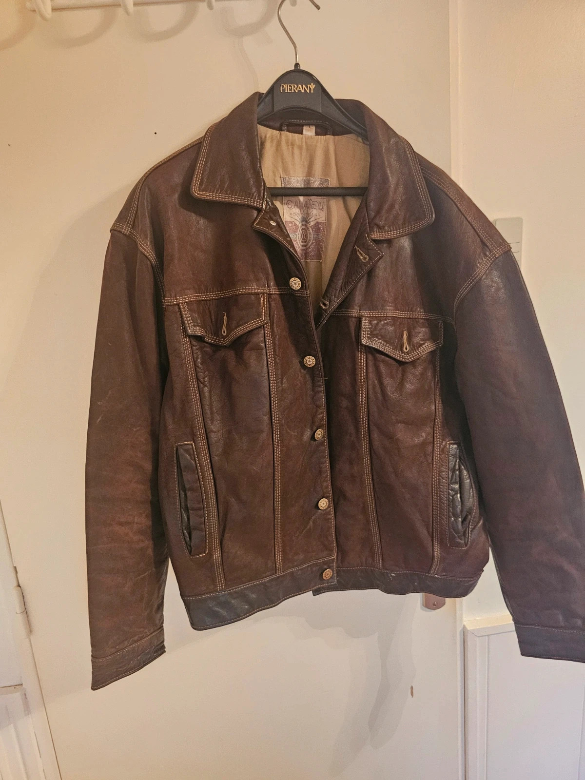 Veste cuir Camaïeu Taille L vintage
Très belle patine 2