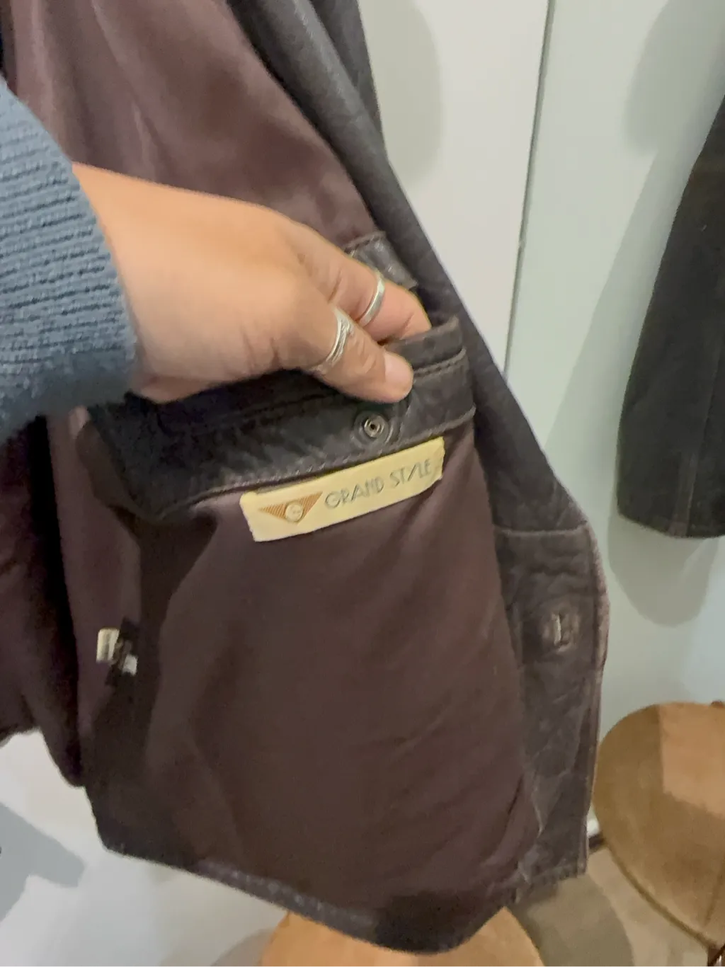 Veste en cuir marron vintage 1990, coupe ample avec doublure en rayonne. 4