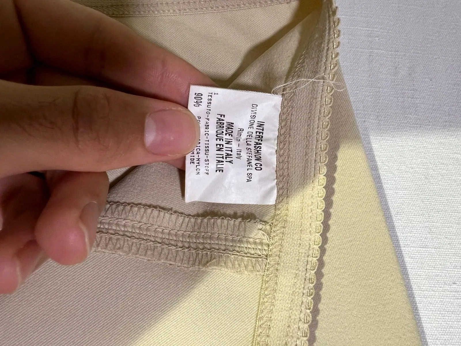 Marithé + François Girbaud — cream trousers. Stretch fabric. Excellent condition. Cut: mid-rise, straight leg slightly flared at the hem (flare/bootcut). Total length 93 cm, waist width 34 cm, thigh width 25 cm, hem width 20 cm 6