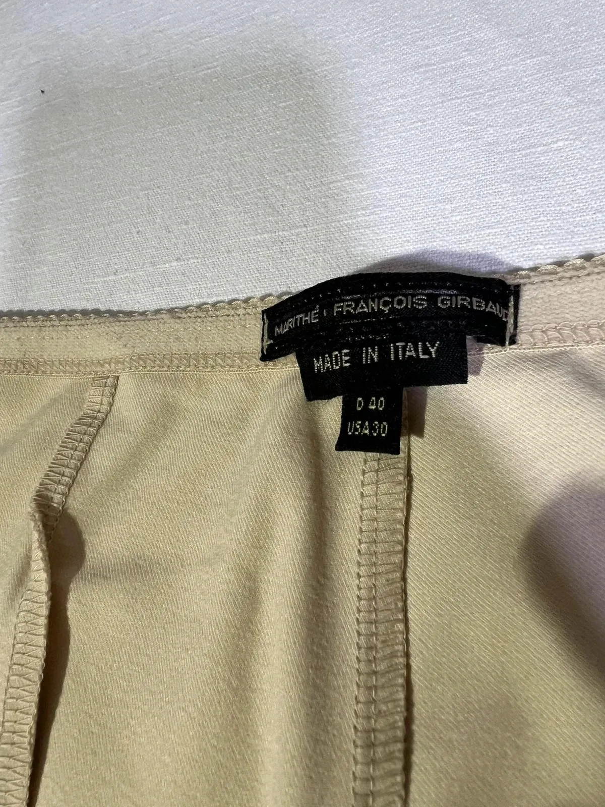 Marithé + François Girbaud — cream trousers. Stretch fabric. Excellent condition. Cut: mid-rise, straight leg slightly flared at the hem (flare/bootcut). Total length 93 cm, waist width 34 cm, thigh width 25 cm, hem width 20 cm 8