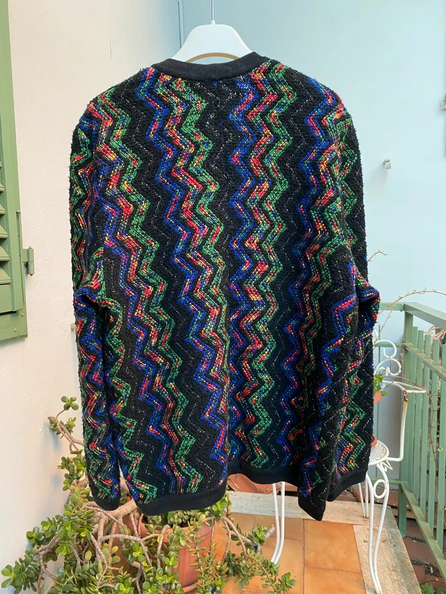 Vintage usato poco, ottimo stato
Bellissima fantasia stile Missoni,
Made in Italy
Spalle 41cm, ascelle 54cm, lunghezza 64cm, lunghezza manica 59cm 2