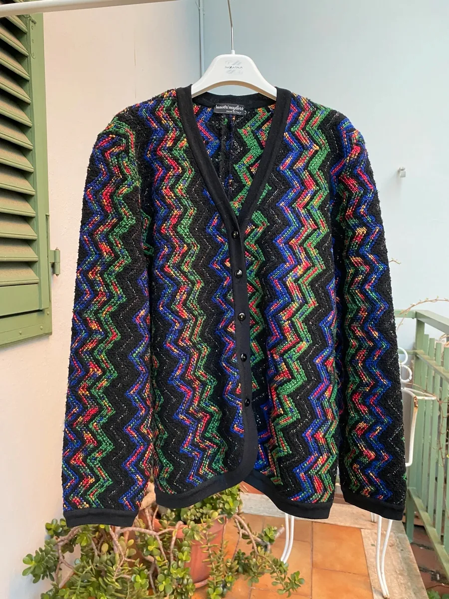 Vintage usato poco, ottimo stato
Bellissima fantasia stile Missoni,
Made in Italy
Spalle 41cm, ascelle 54cm, lunghezza 64cm, lunghezza manica 59cm