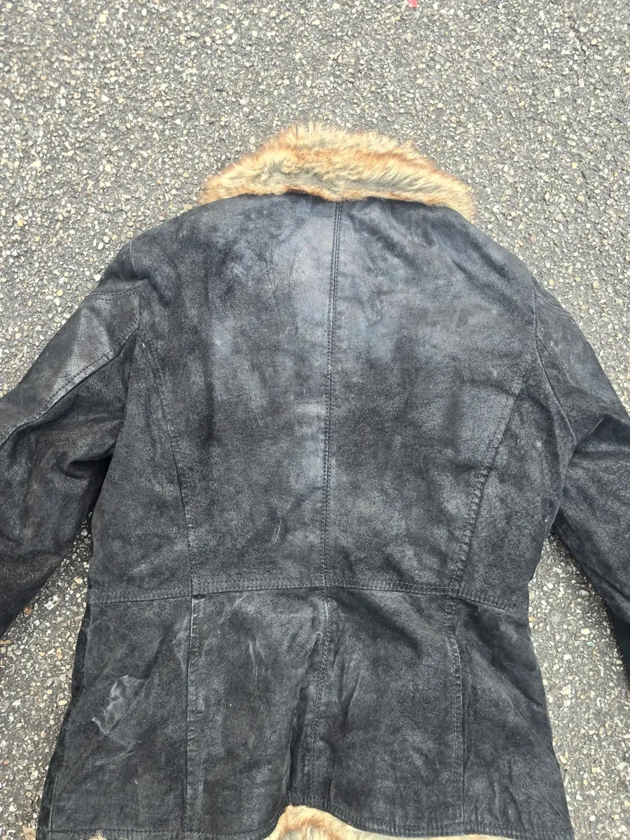 Veste en cuir globalement en bon état 
Dos un peu feutré 
gopecore avant-garde nouvelle vague Y2K  us 50 60 70 brutaliste organique vintage og 90  archives  vintage designer marithé   japanese fashion japan  tokyo  techwear avant garde oversized deconstructed asymmetric tailored utility selvedge washed  patchwork statement rare iconic collector archive fashion archives  2000s high fashion luxury experimental 4