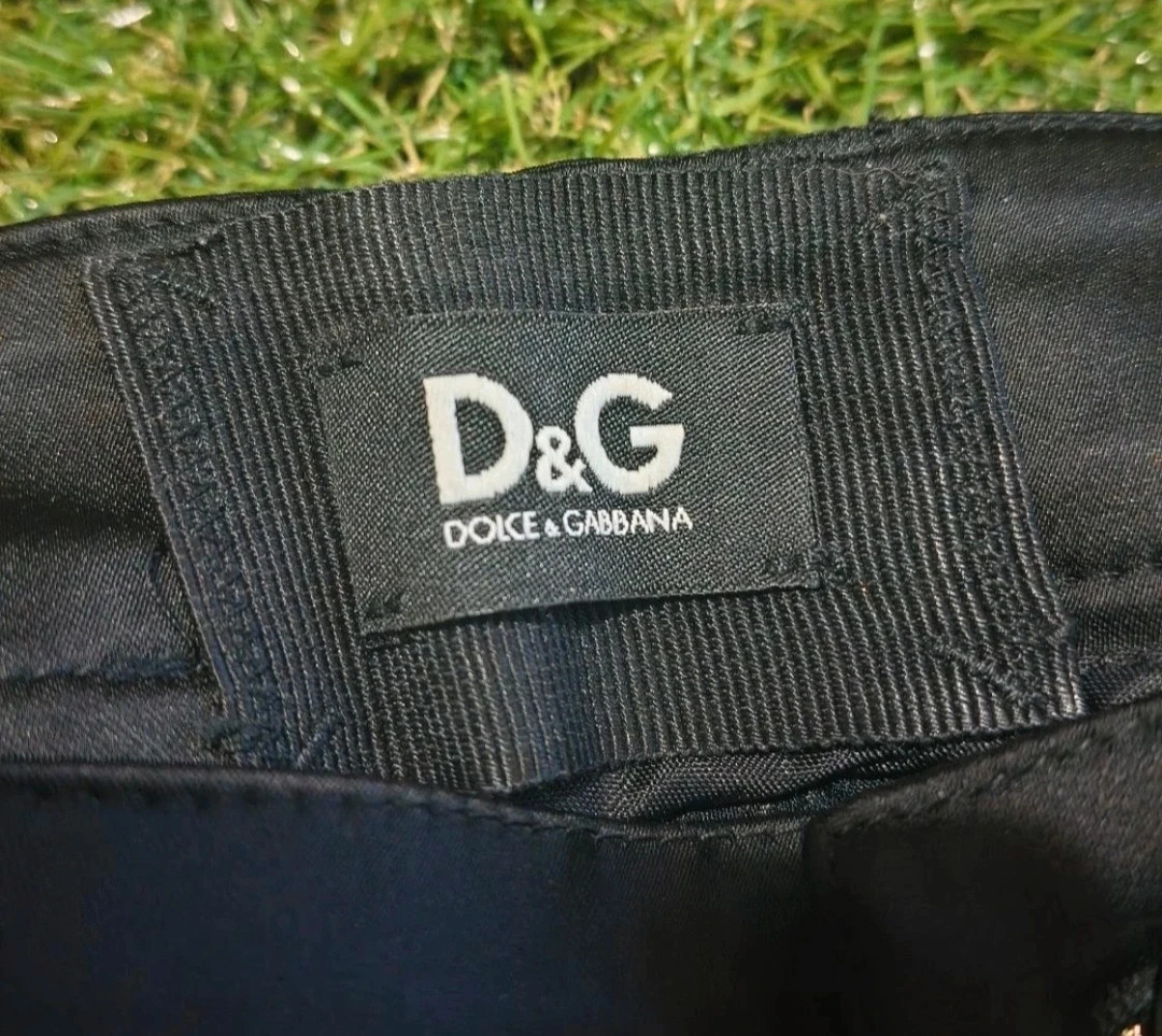 Pantaloni donna Dolce & Gabbana taglia 44
Ottime condizioni, mantenuti benissimo
Misure in foto