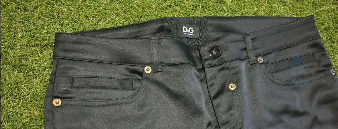 Pantaloni donna Dolce & Gabbana taglia 44
Ottime condizioni, mantenuti benissimo
Misure in foto 2