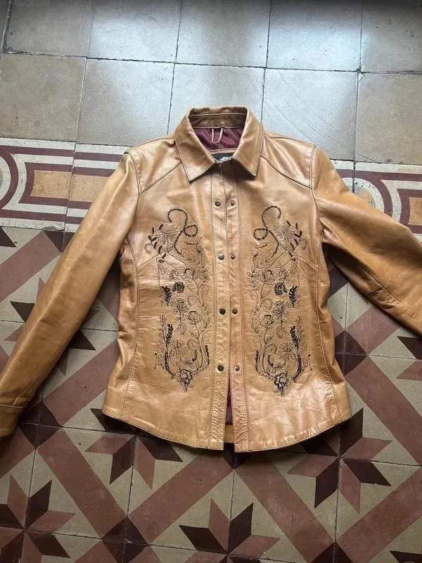 Belle chemise en cuir vintage Broderie fleurs sur le devant Taille m Très bon état