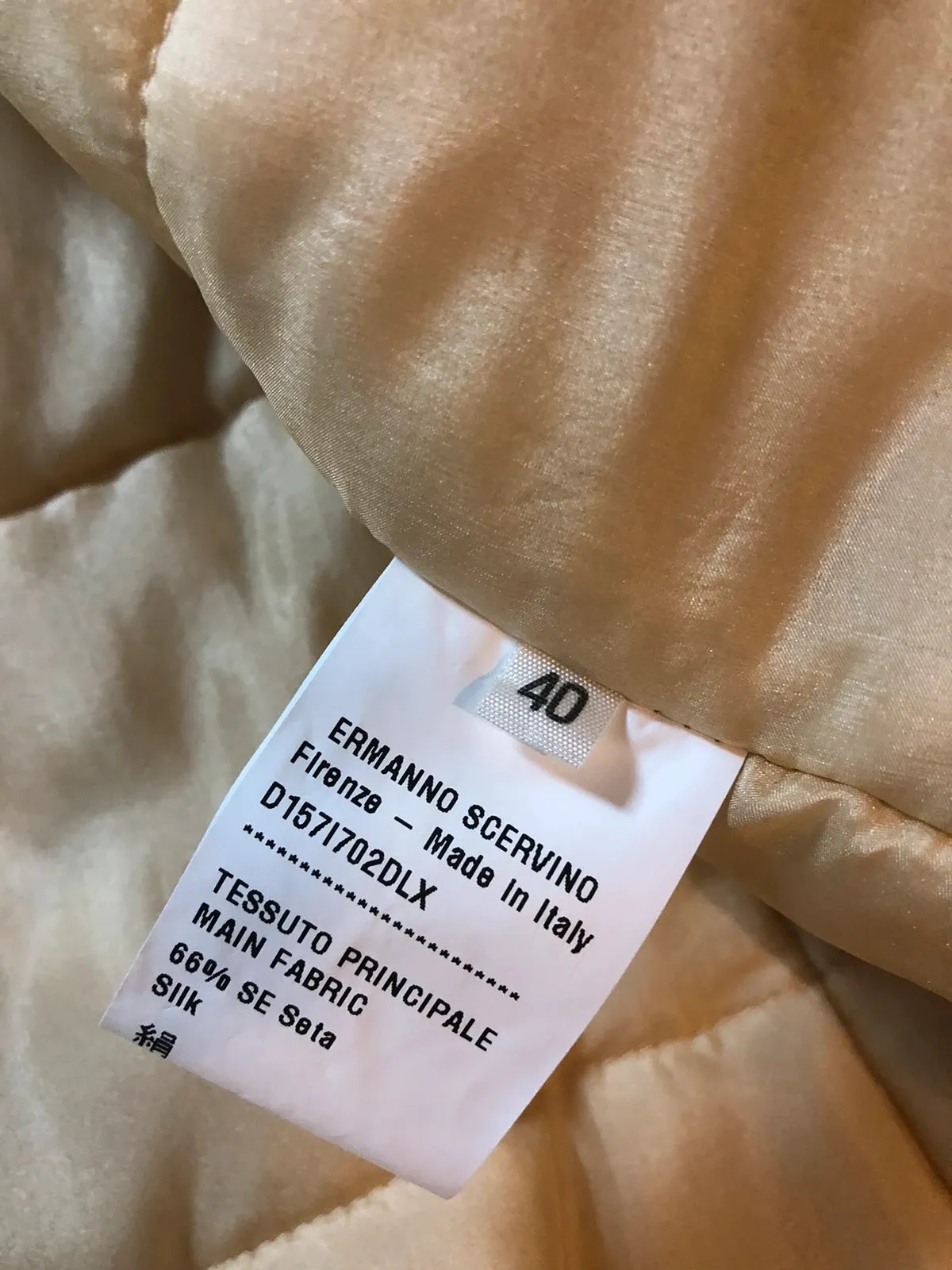 Ermanno Scervino quilted jacket in gold, a piece from the refined Italian house. Size S (36). 3