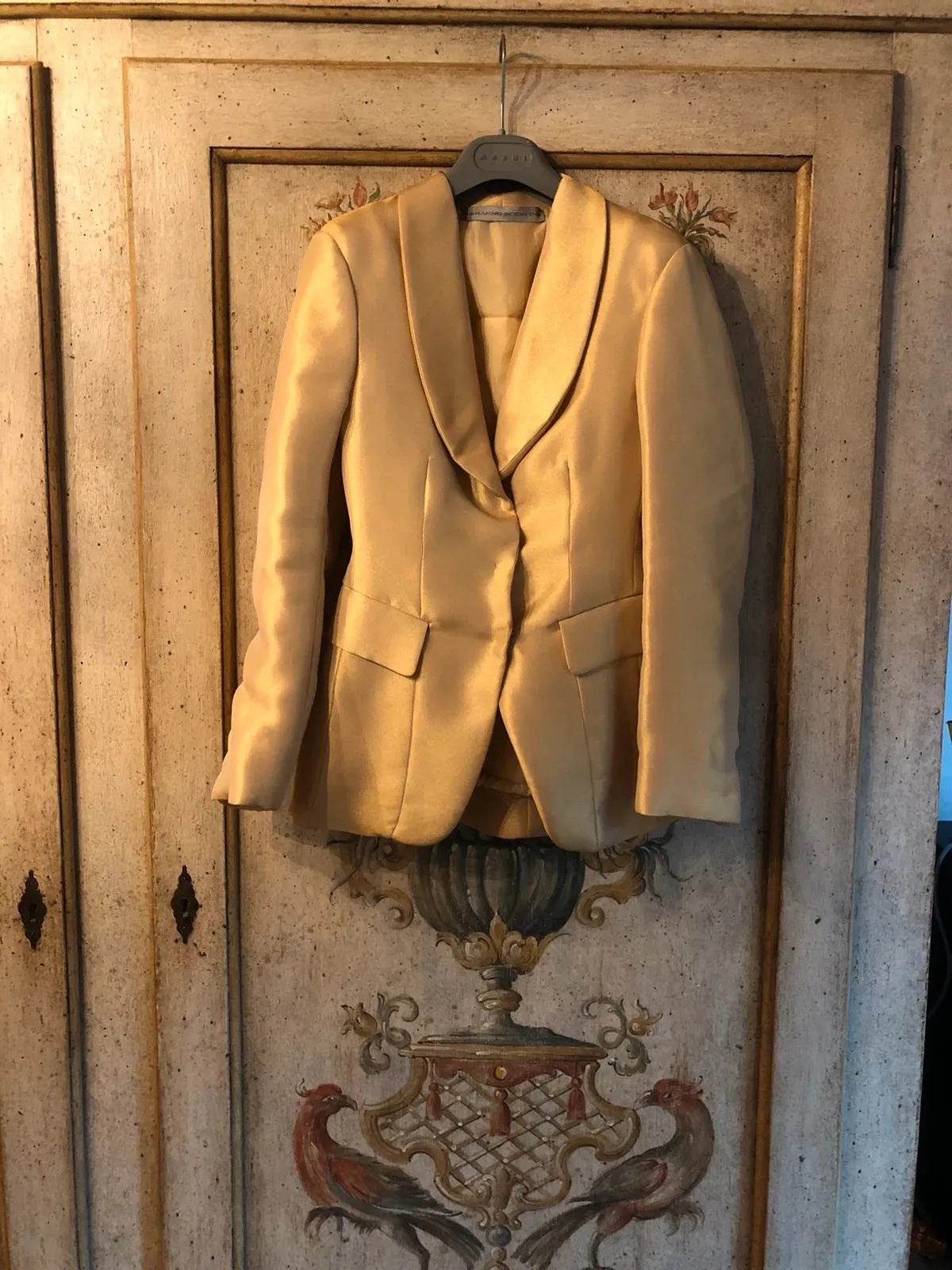 Ermanno Scervino quilted jacket in gold, a piece from the refined Italian house. Size S (36).