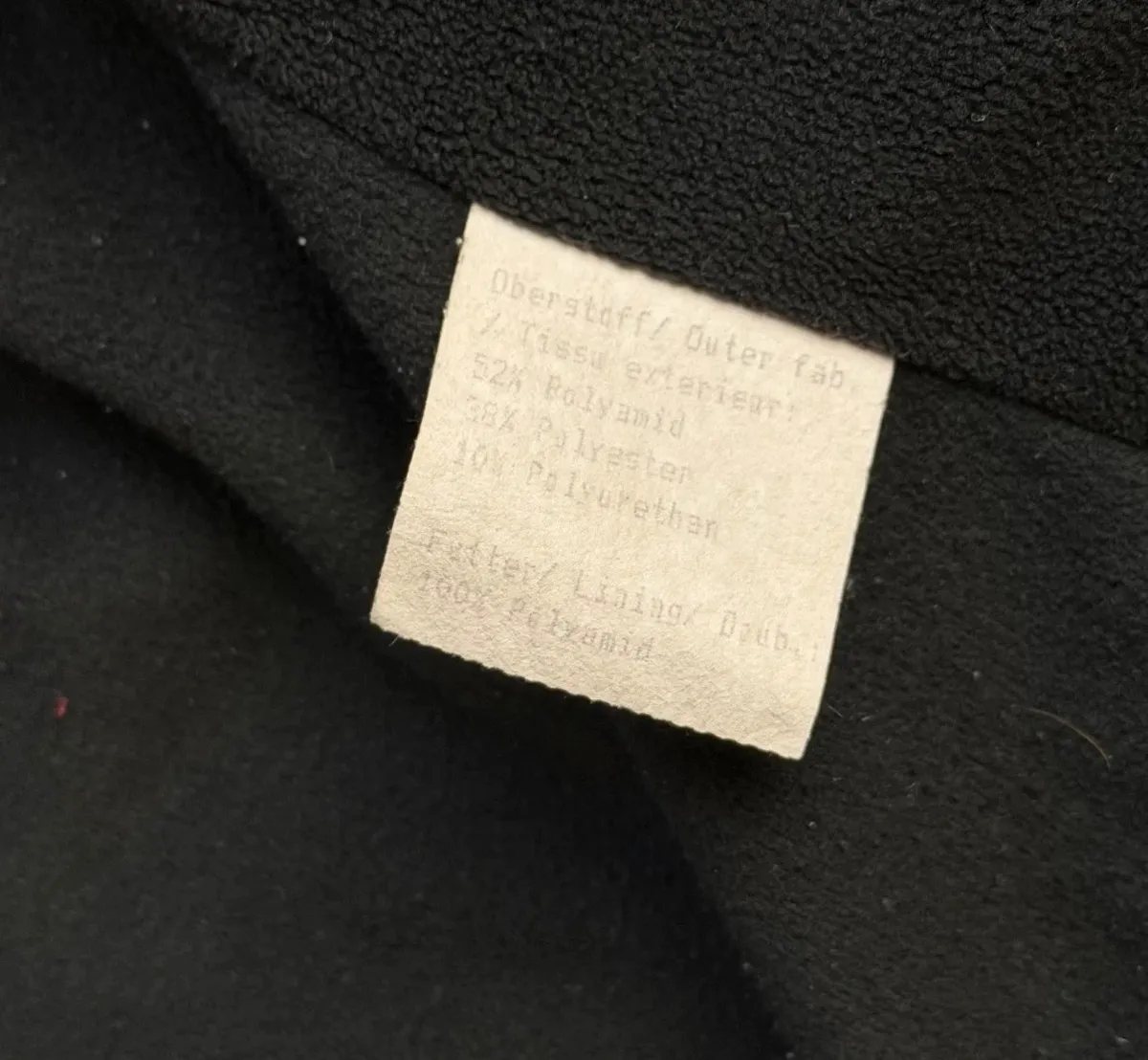 Très bon état. Le porte-clés ne revient pas à sa position d'origine une fois tiré, il ne fonctionne pas, il n'y a pas de dommage externe.
Vérifiez toutes les images.
Mesures :
Épaules : 44 cm
Longueur : 57,5 cm
Longueur des manches : 63,5 cm
Poitrine : 52 cm
#marithe #francois #girbaud #vintage #ski #outdoor #archive #opium #tech #avantgarde 15
