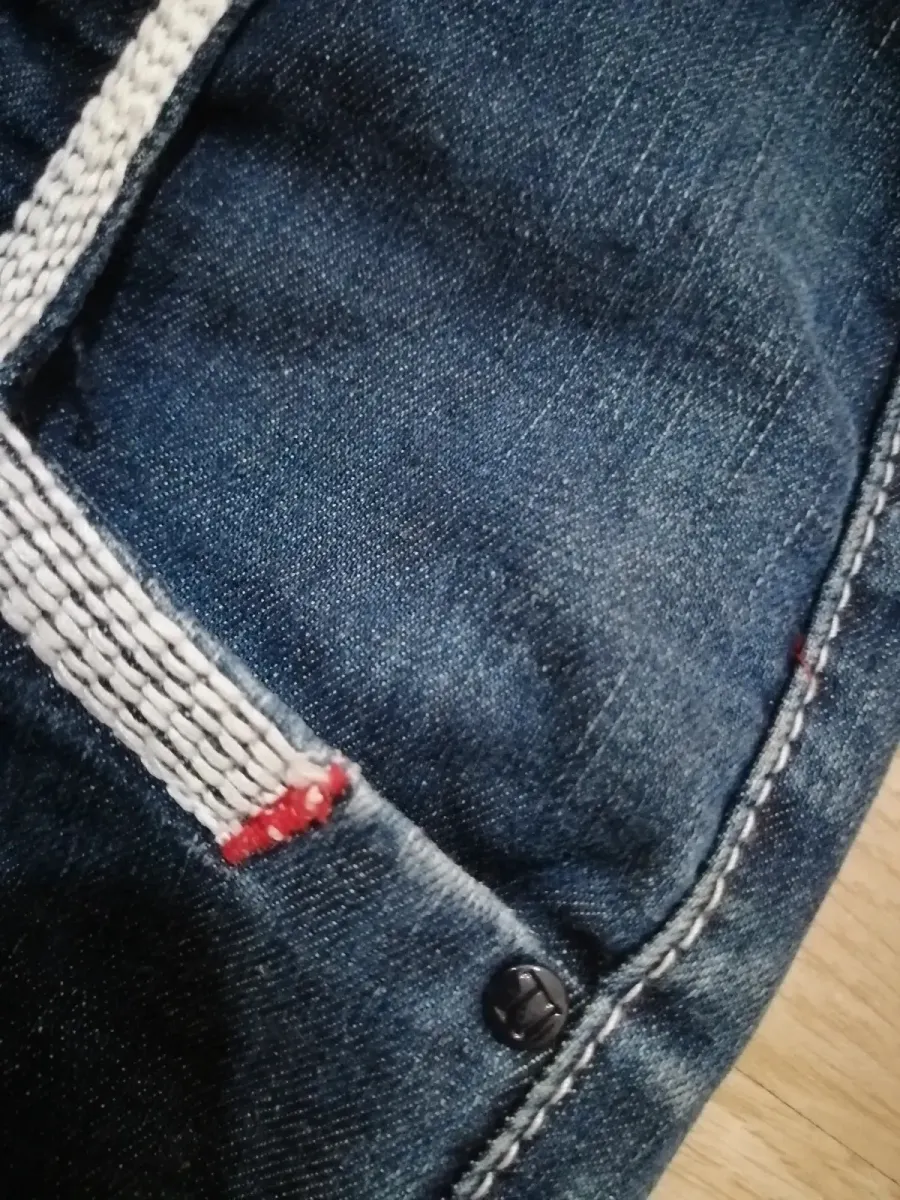 Capri Trussardi Jeans en coton, taille M, un essentiel vintage pour femme, parfait pour un look décontracté et élégant. 11