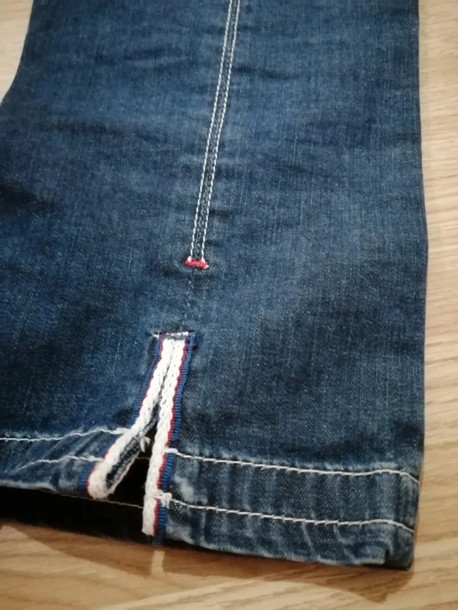 Capri Trussardi Jeans en coton, taille M, un essentiel vintage pour femme, parfait pour un look décontracté et élégant. 3