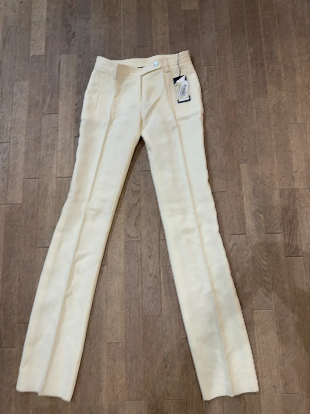 Pantalon Versace écru neuf avec étiquettes, coupe droite et ajustée, fabriqué en Italie.