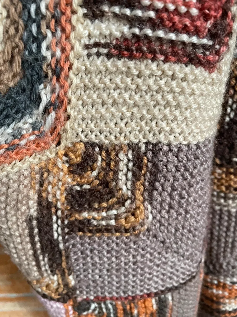 Gilet  patchwork ouvert en laine, sans manches, tricoté aux aiguilles, largeur sous aisselles 54 cm, hauteur totale, 56 cm 8