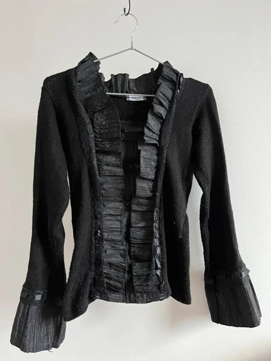 Top gothique bi-matière Esperance en acrylique noir, taille M, une pièce vintage unisexe en très bon état.