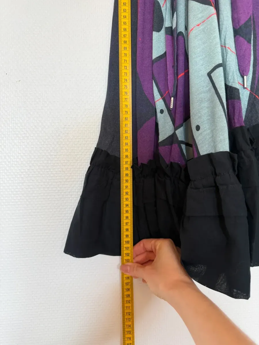 Robe Marithé + François Girbaud en violet et noir, pièce vintage de créateur à l'esprit avant-gardiste. Très bon état. Taille M (38). 9