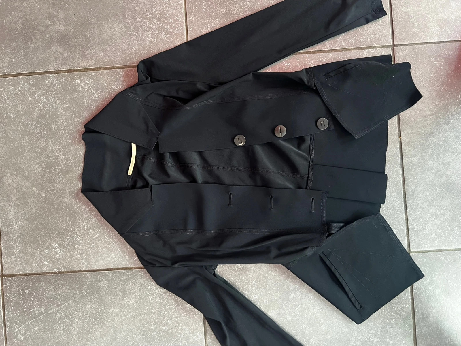 Blazer Marithé + Francois Girbaud.
Specialer model.
Nieuwstaat. Is van mijn moeder geweest.
Doe maar een bod.