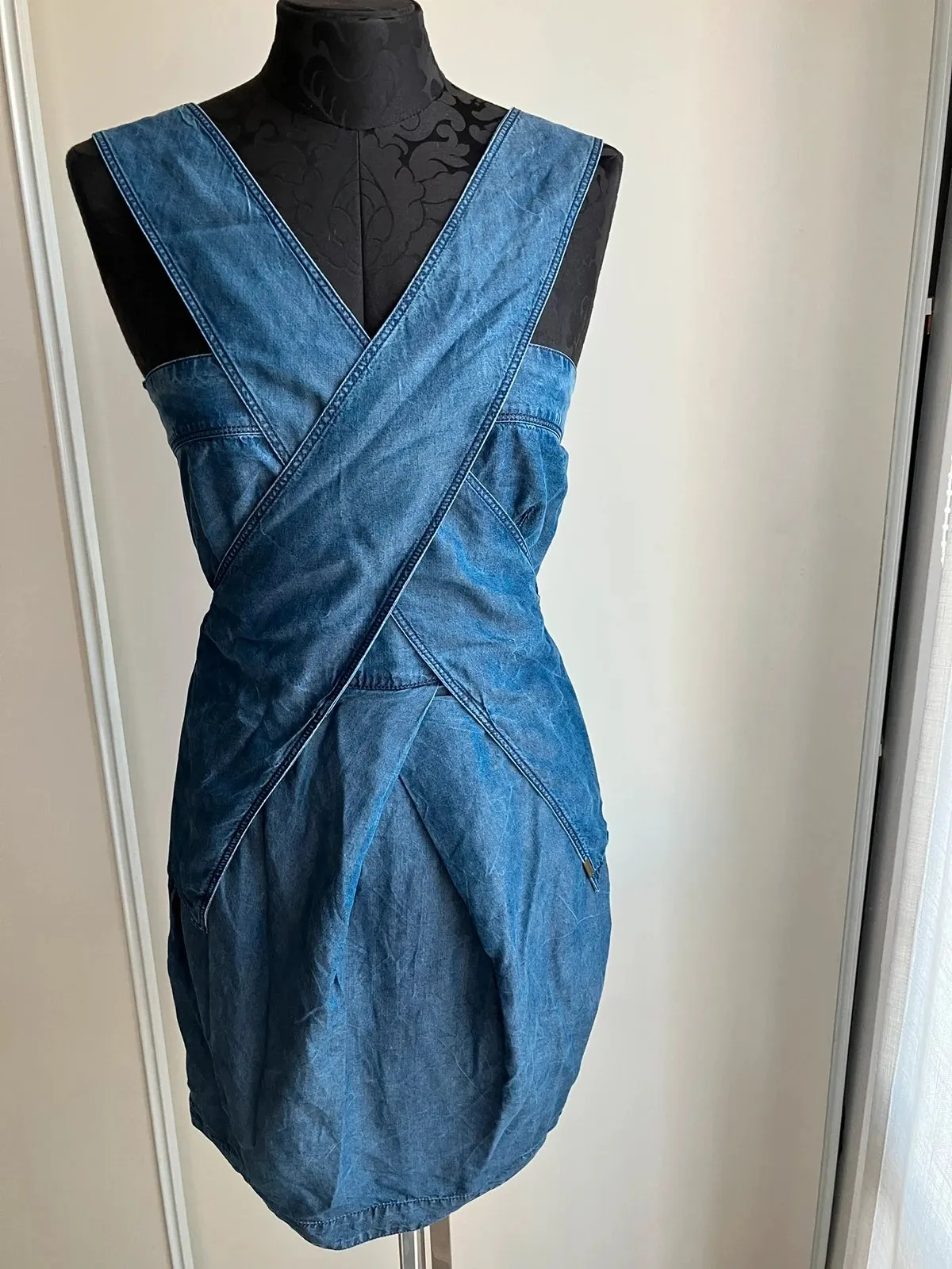 Cop Copine denim dress in sky blue, vintage 2000s piece from the French brand. Very good condition. Size S (36). 1