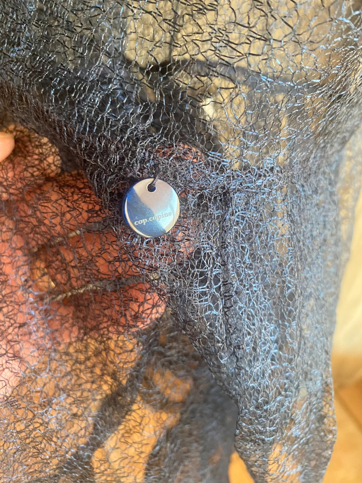 Superbe et très originale sur-robe bleu marine entièrement en dentelle très fine 
Pouvant se porte soit sur un maillot de bain soit sur une jolie robe à Bretelles bleu marine pour une soirée chic 
Longueur 83 cm 
Hauteur buste 49 cm
Parfait état 

C 106 5