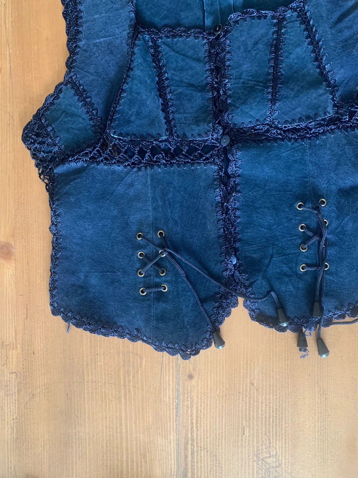 Haut vintage bleu marine/pétrole façon suède, coupe gilet/corset, taille M. Une pièce unique sans marque apparente. 3