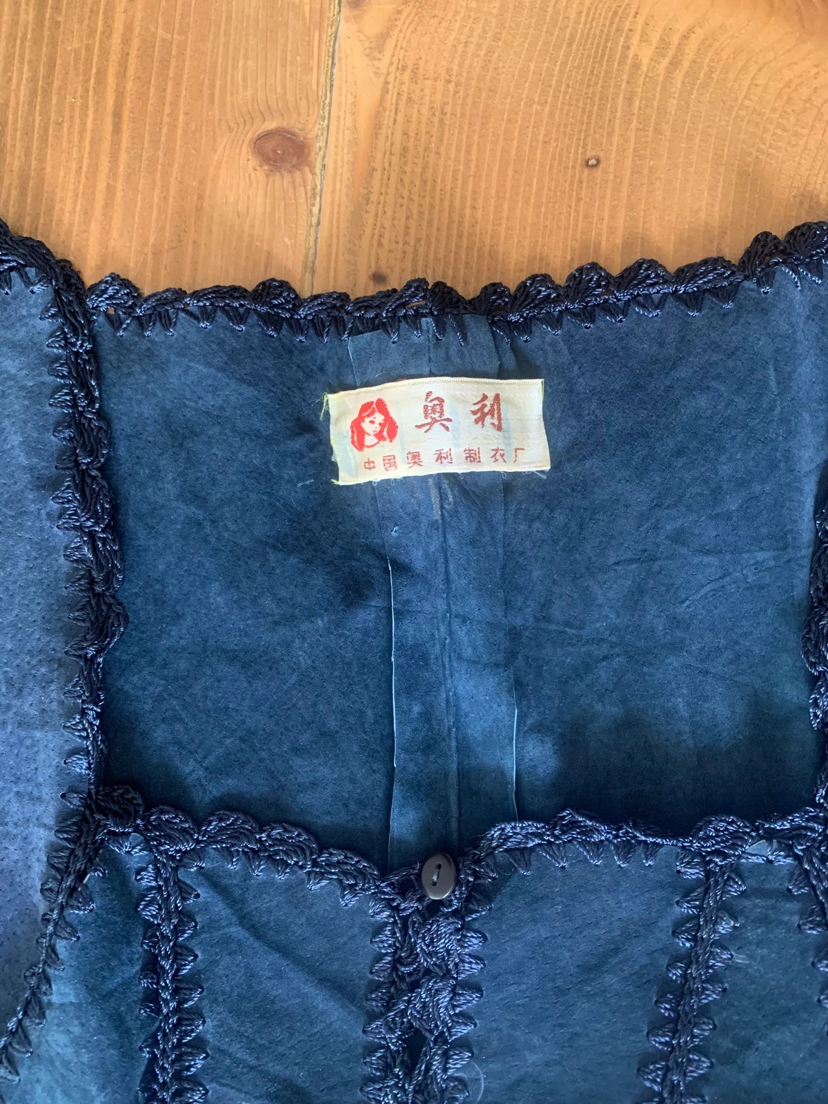Haut vintage bleu marine/pétrole façon suède, coupe gilet/corset, taille M. Une pièce unique sans marque apparente. 2
