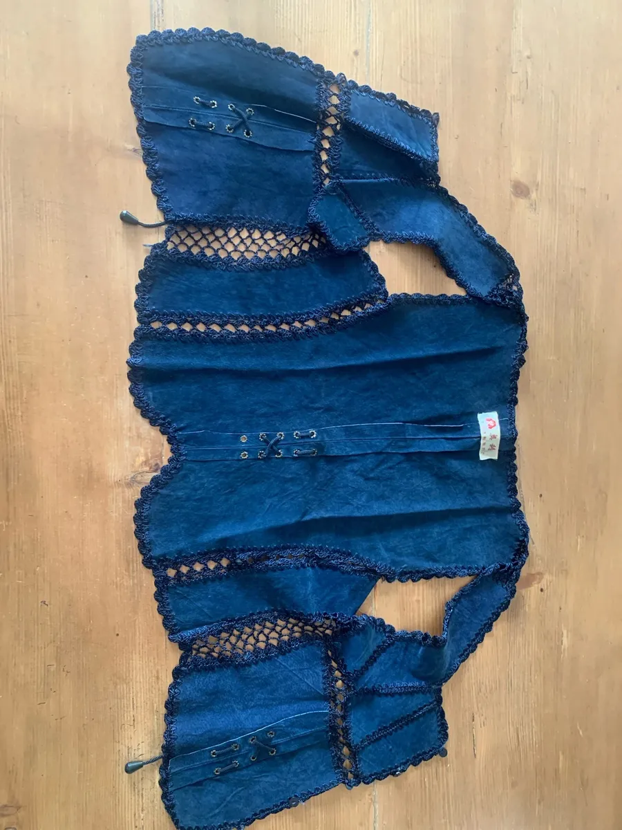 Haut vintage bleu marine/pétrole façon suède, coupe gilet/corset, taille M. Une pièce unique sans marque apparente. 5