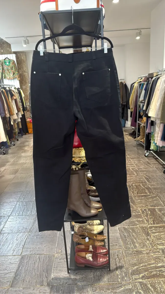 Pantalon droit noir Gianni Versace en 100% coton avec une bande latérale blanche. 3