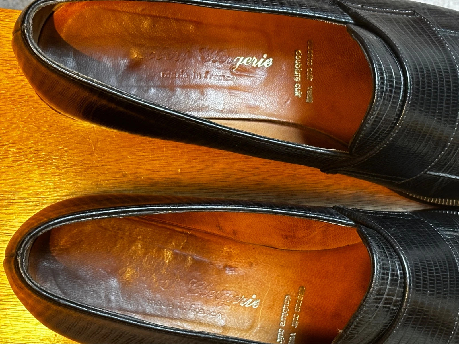 Ttrès bon état. Pointure 40 française.Taille normalement.Longueur à l'intérieur de la chaussure : 25,6cm 7