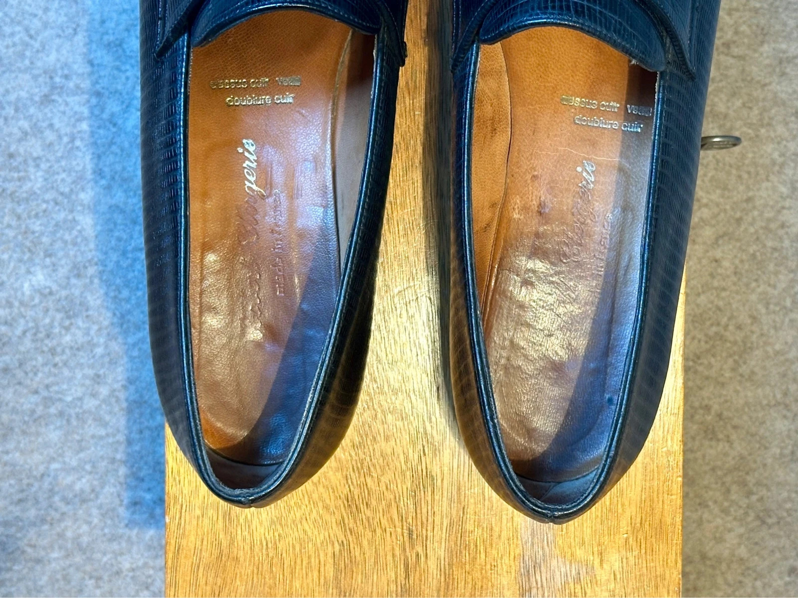 Ttrès bon état. Pointure 40 française.Taille normalement.Longueur à l'intérieur de la chaussure : 25,6cm 5