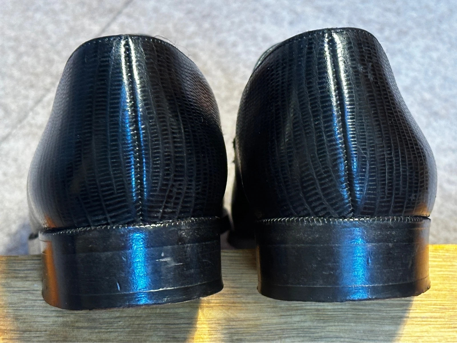 Ttrès bon état. Pointure 40 française.Taille normalement.Longueur à l'intérieur de la chaussure : 25,6cm 9
