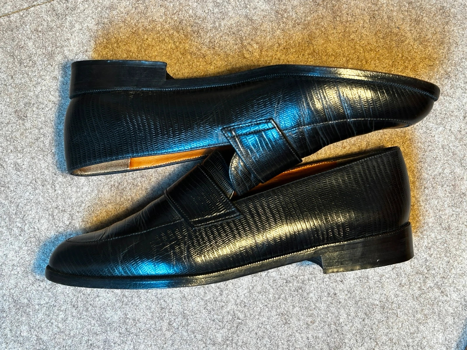 Ttrès bon état. Pointure 40 française.Taille normalement.Longueur à l'intérieur de la chaussure : 25,6cm 10