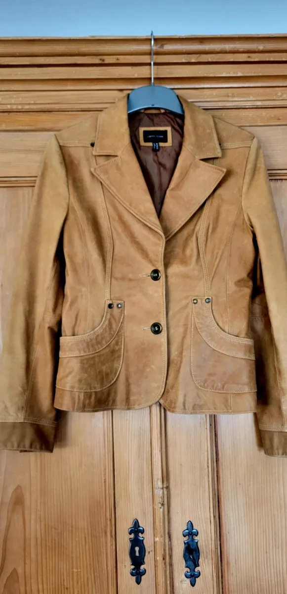 Manteau Liberty Island en cuir véritable couleur cognac, taille 38, une pièce vintage intemporelle en très bon état.