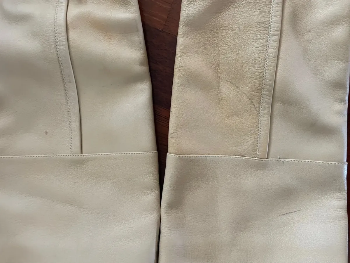 Bottes Chloé
Taille 38
Je n’ai plus la boîte
Taches, marques de stylo mais possible de les nettoyer chez un spécialiste 12