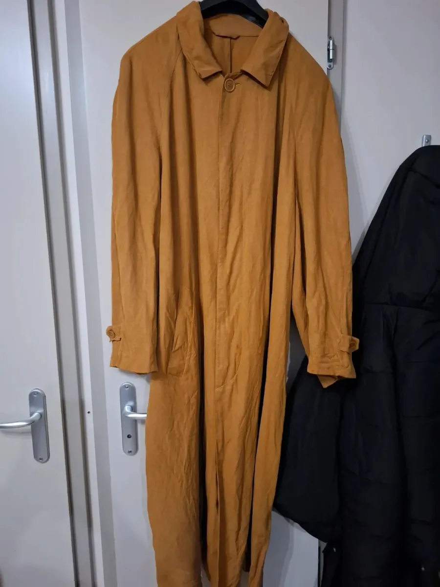 Manteau long oversize en soie.
