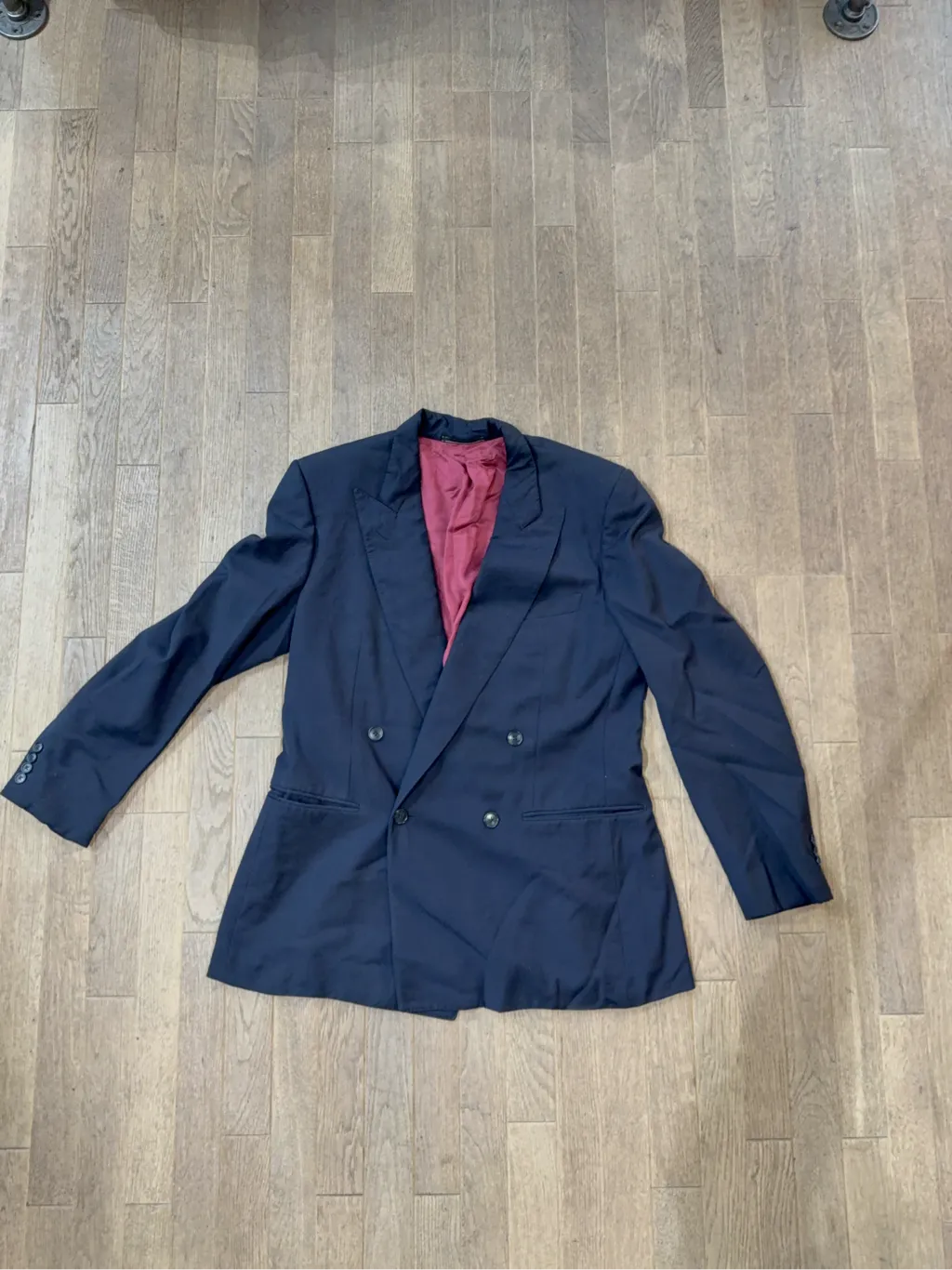 Blazer double-breasted marine avec doublure bordeaux, de la marque Ermenegildo Zegna pour Ebbinghaus Köln.