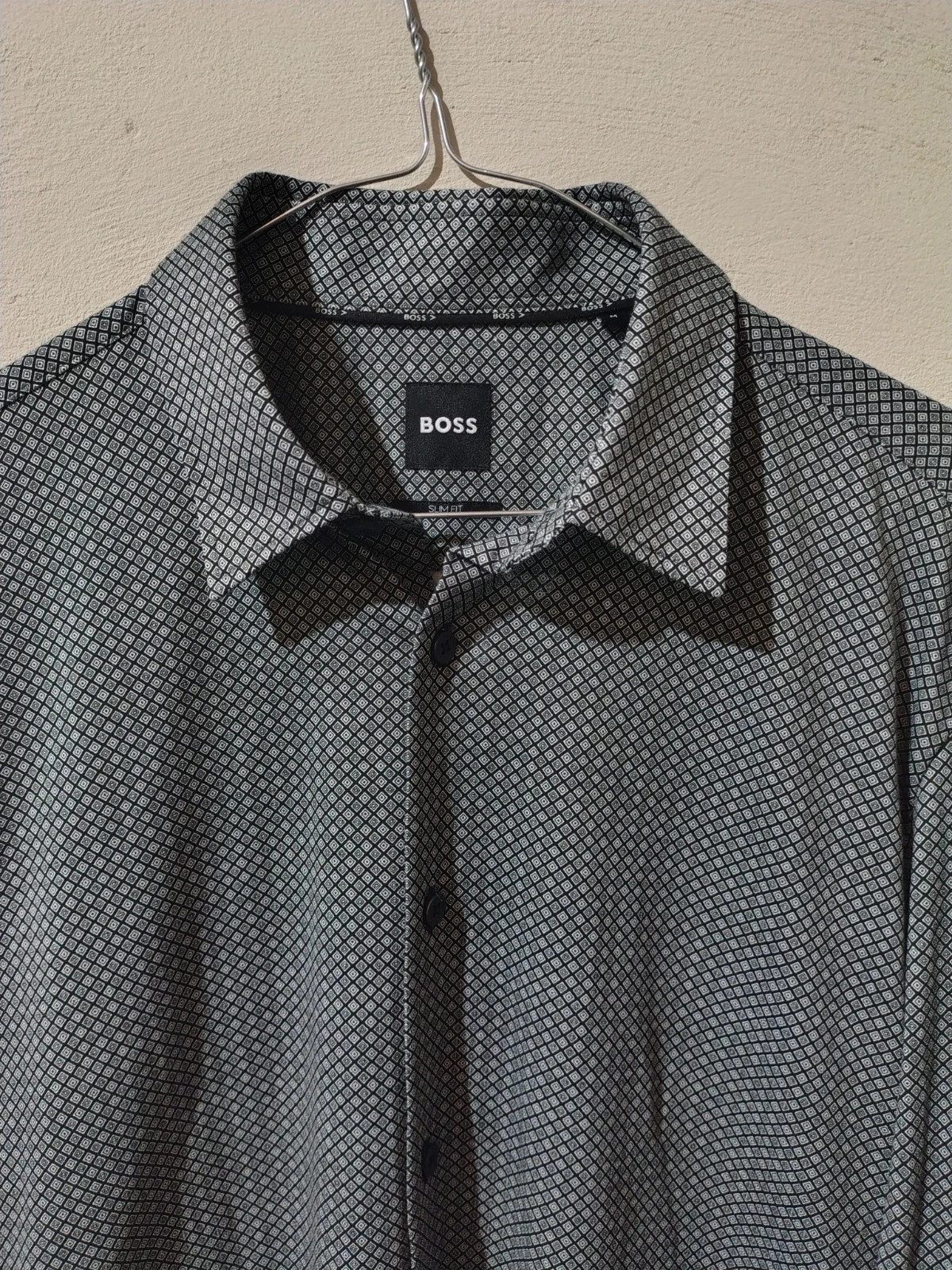 Camicia Hugo Boss taglia M nuova senza cartellino
Misure in foto 2