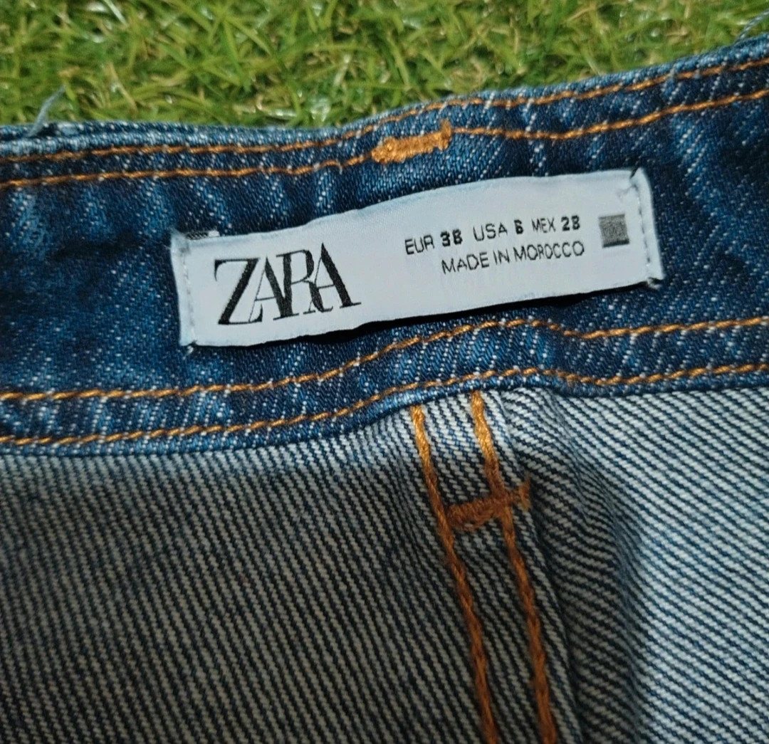 Jeans svasati gamba ampia Zara taglia 42
Ottime condizioni,come nuovi
Misure in foto 4