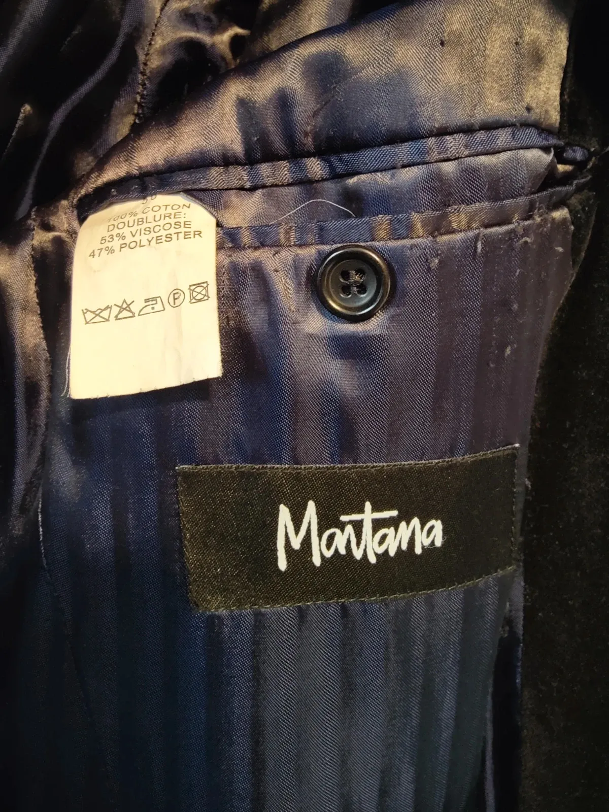 Claude Montana coat, vintage piece signed by the French designer known for his architectural style. Good condition. Size L (40). 8