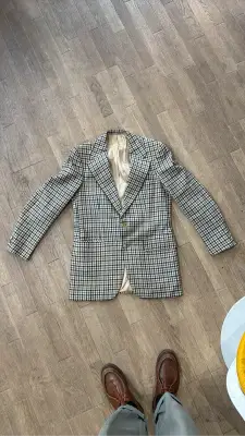 Blazer homme en cachemire 100% à motif pied-de-poule multicolore, taillé pour The Scotch House.