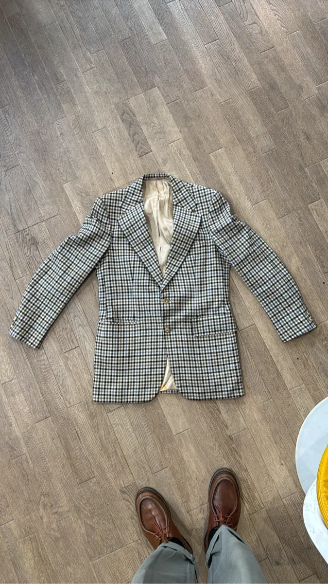 Blazer homme en cachemire 100% à motif pied-de-poule multicolore, taillé pour The Scotch House.