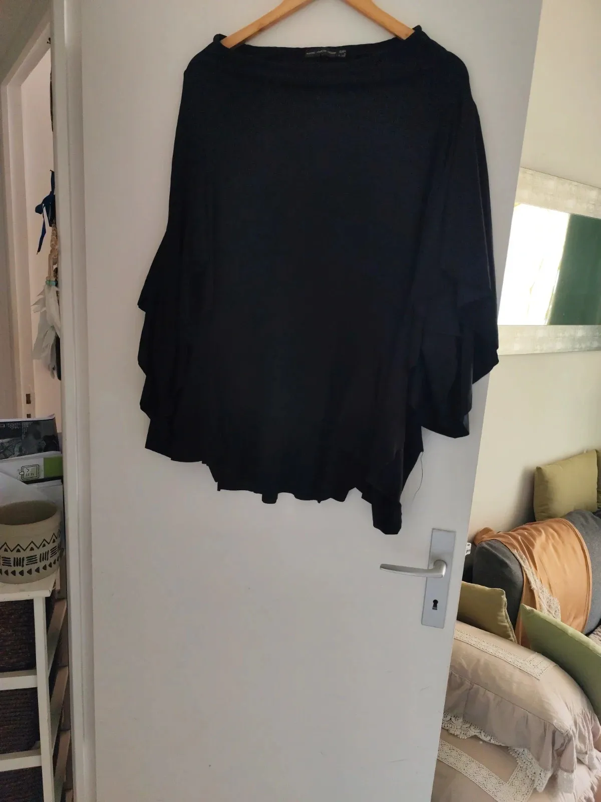 Marithé + François Girbaud skirt in black, vintage designer piece with deconstructed ruffles. Very good condition. Size L (40). 1