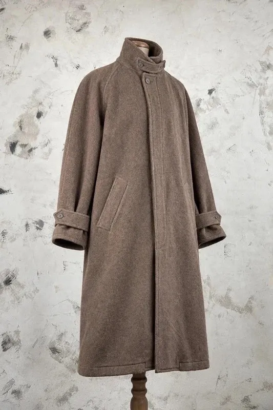Taille 52 correct, fidèle aux standards de chez Kenzo 📏 Les mesures se trouvent sur les dernières photos Manteau long portée quelques fois, en Très bon état Fidèle à ce que montrent soigneusement tous les détails sur les photos. 2