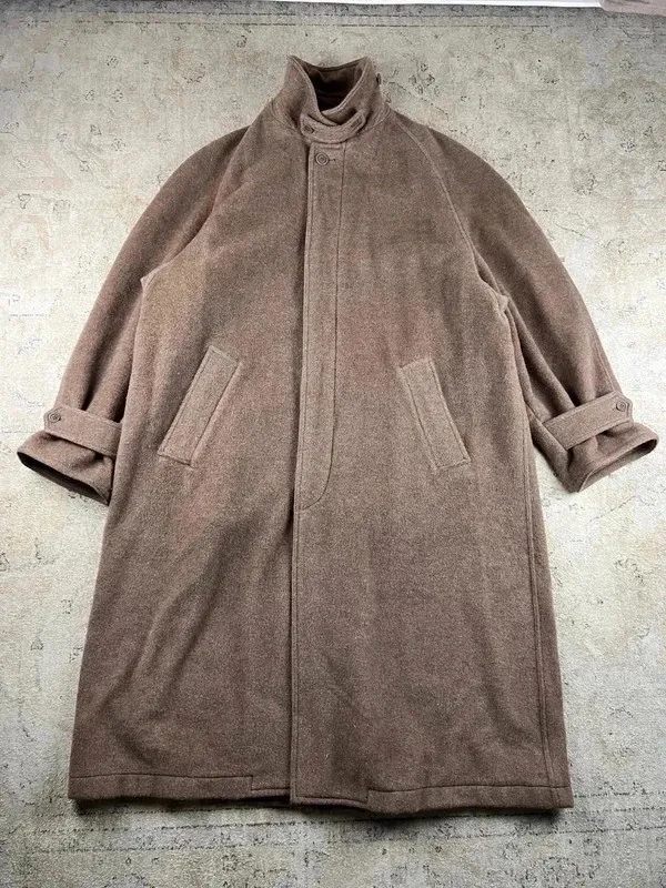 Taille 52 correct, fidèle aux standards de chez Kenzo 📏 Les mesures se trouvent sur les dernières photos Manteau long portée quelques fois, en Très bon état Fidèle à ce que montrent soigneusement tous les détails sur les photos. 3
