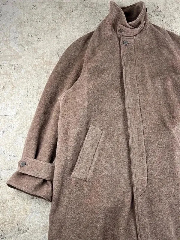 Taille 52 correct, fidèle aux standards de chez Kenzo 📏 Les mesures se trouvent sur les dernières photos Manteau long portée quelques fois, en Très bon état Fidèle à ce que montrent soigneusement tous les détails sur les photos. 4