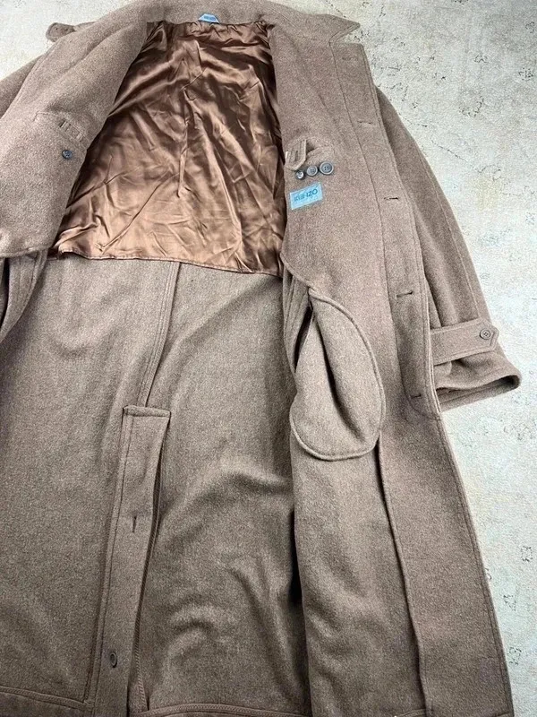 Taille 52 correct, fidèle aux standards de chez Kenzo 📏 Les mesures se trouvent sur les dernières photos Manteau long portée quelques fois, en Très bon état Fidèle à ce que montrent soigneusement tous les détails sur les photos. 13