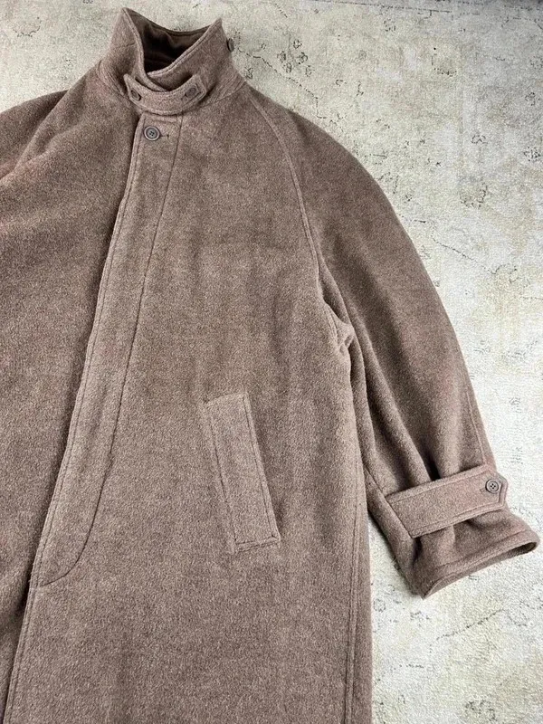 Taille 52 correct, fidèle aux standards de chez Kenzo 📏 Les mesures se trouvent sur les dernières photos Manteau long portée quelques fois, en Très bon état Fidèle à ce que montrent soigneusement tous les détails sur les photos. 5