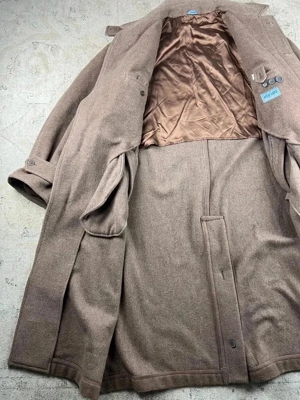 Taille 52 correct, fidèle aux standards de chez Kenzo 📏 Les mesures se trouvent sur les dernières photos Manteau long portée quelques fois, en Très bon état Fidèle à ce que montrent soigneusement tous les détails sur les photos. 14