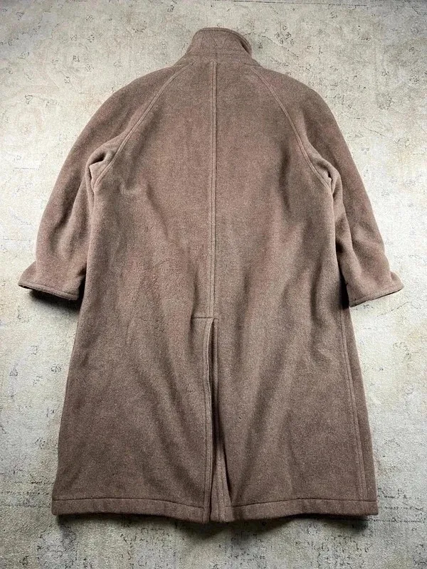 Taille 52 correct, fidèle aux standards de chez Kenzo 📏 Les mesures se trouvent sur les dernières photos Manteau long portée quelques fois, en Très bon état Fidèle à ce que montrent soigneusement tous les détails sur les photos. 7